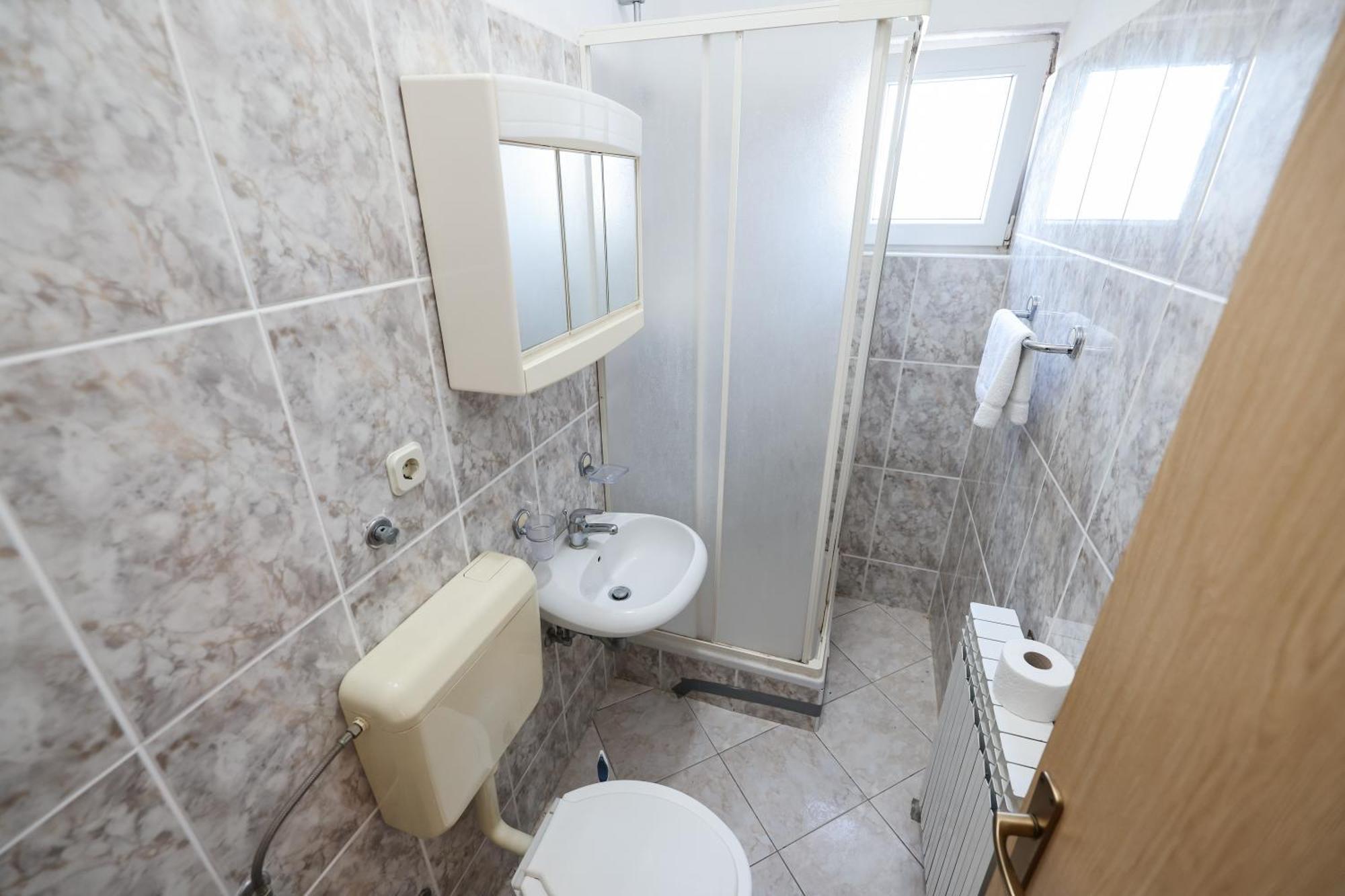 Beachfront Apartments Jermen Sukosan Bagian luar foto