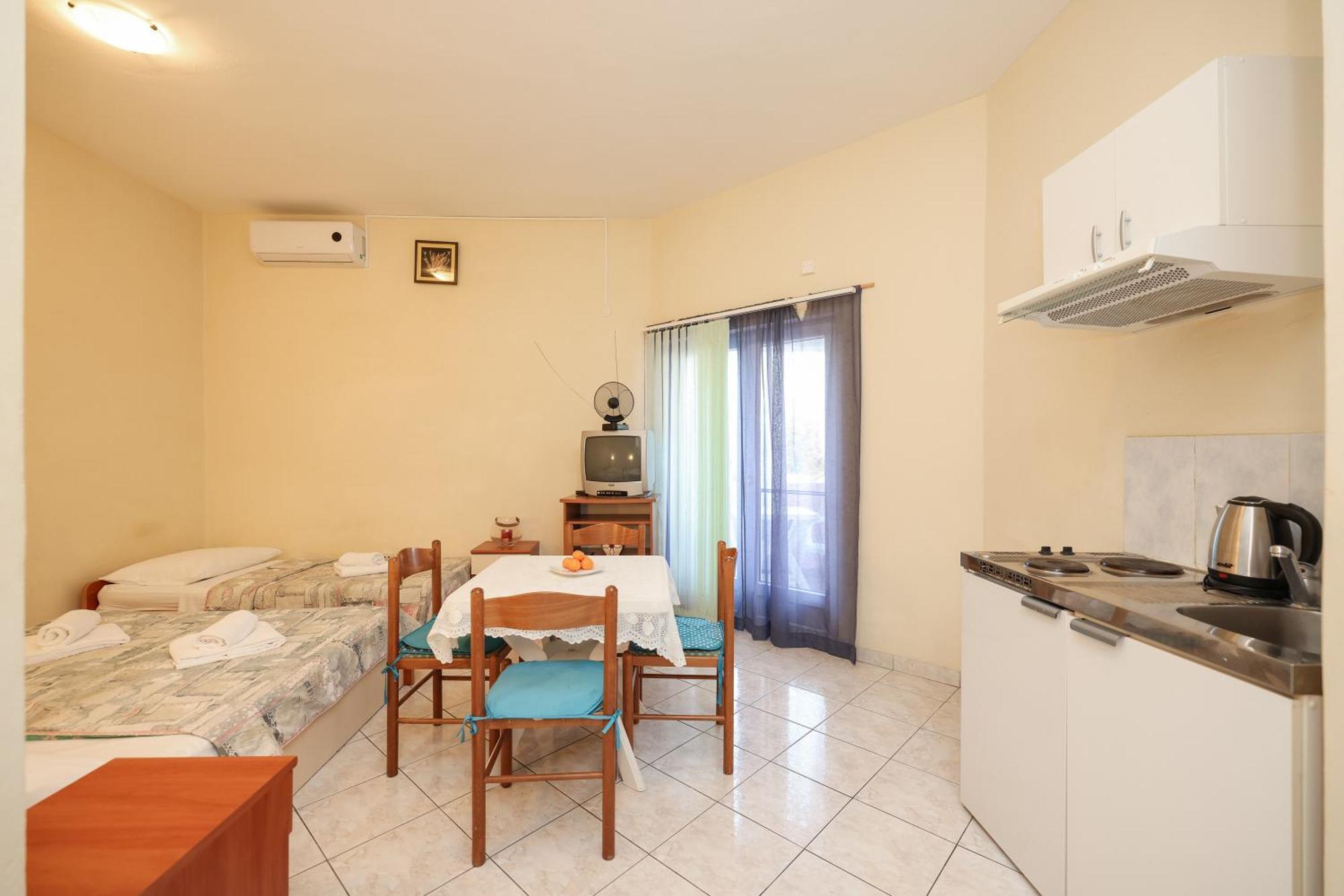 Beachfront Apartments Jermen Sukosan Bagian luar foto