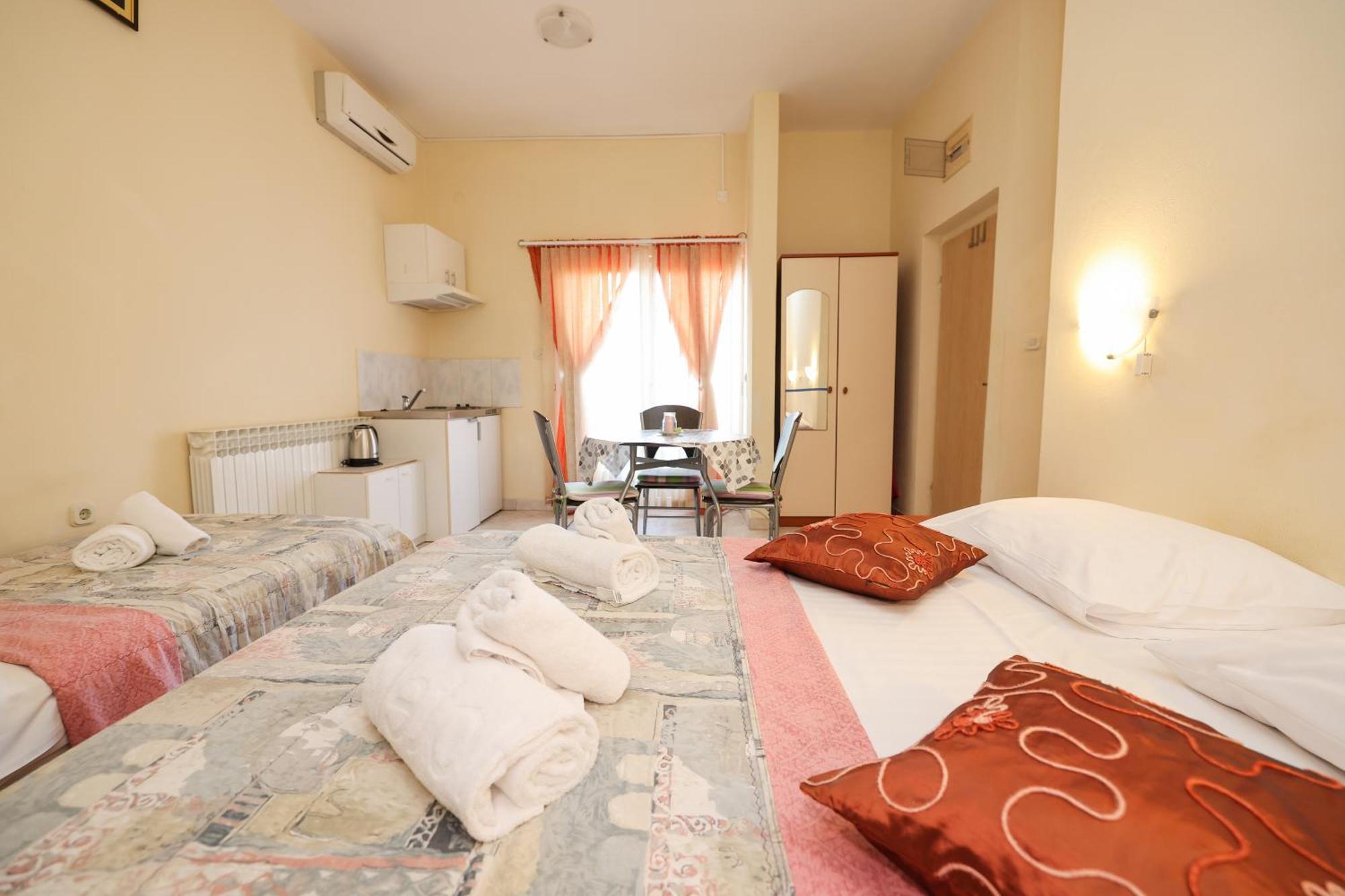 Beachfront Apartments Jermen Sukosan Bagian luar foto