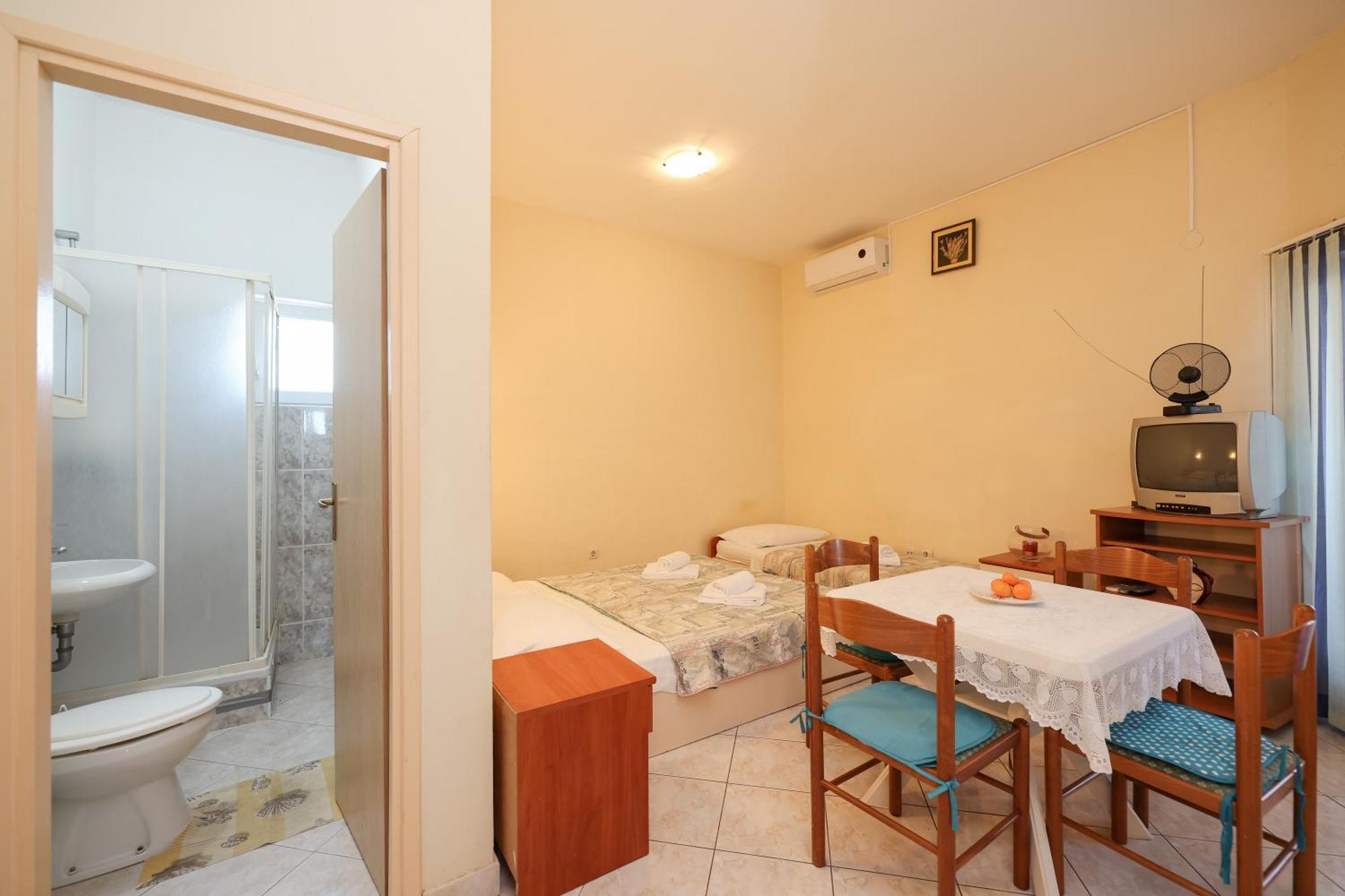 Beachfront Apartments Jermen Sukosan Bagian luar foto