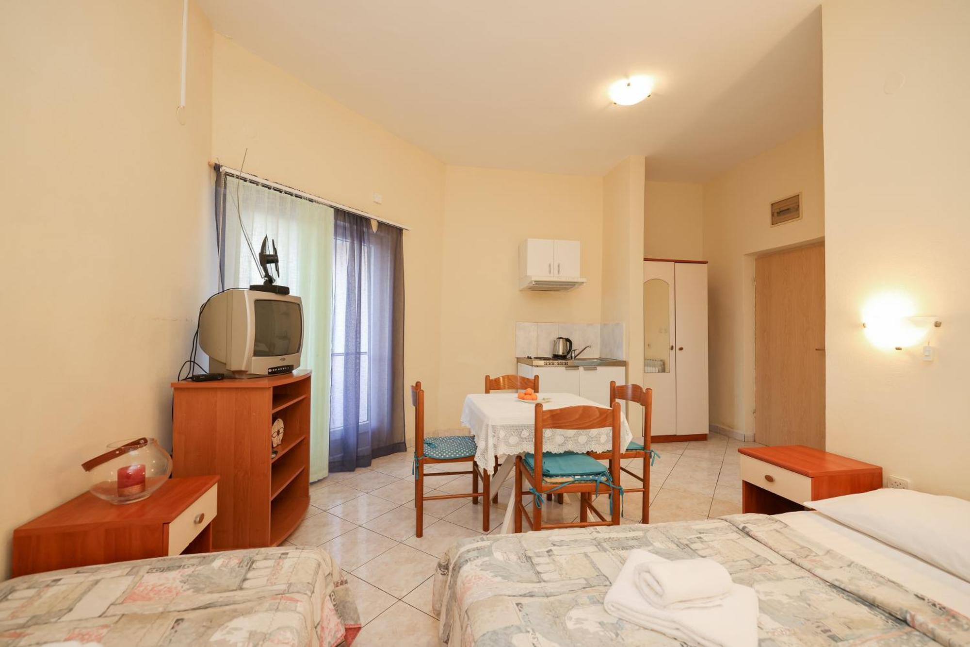 Beachfront Apartments Jermen Sukosan Bagian luar foto