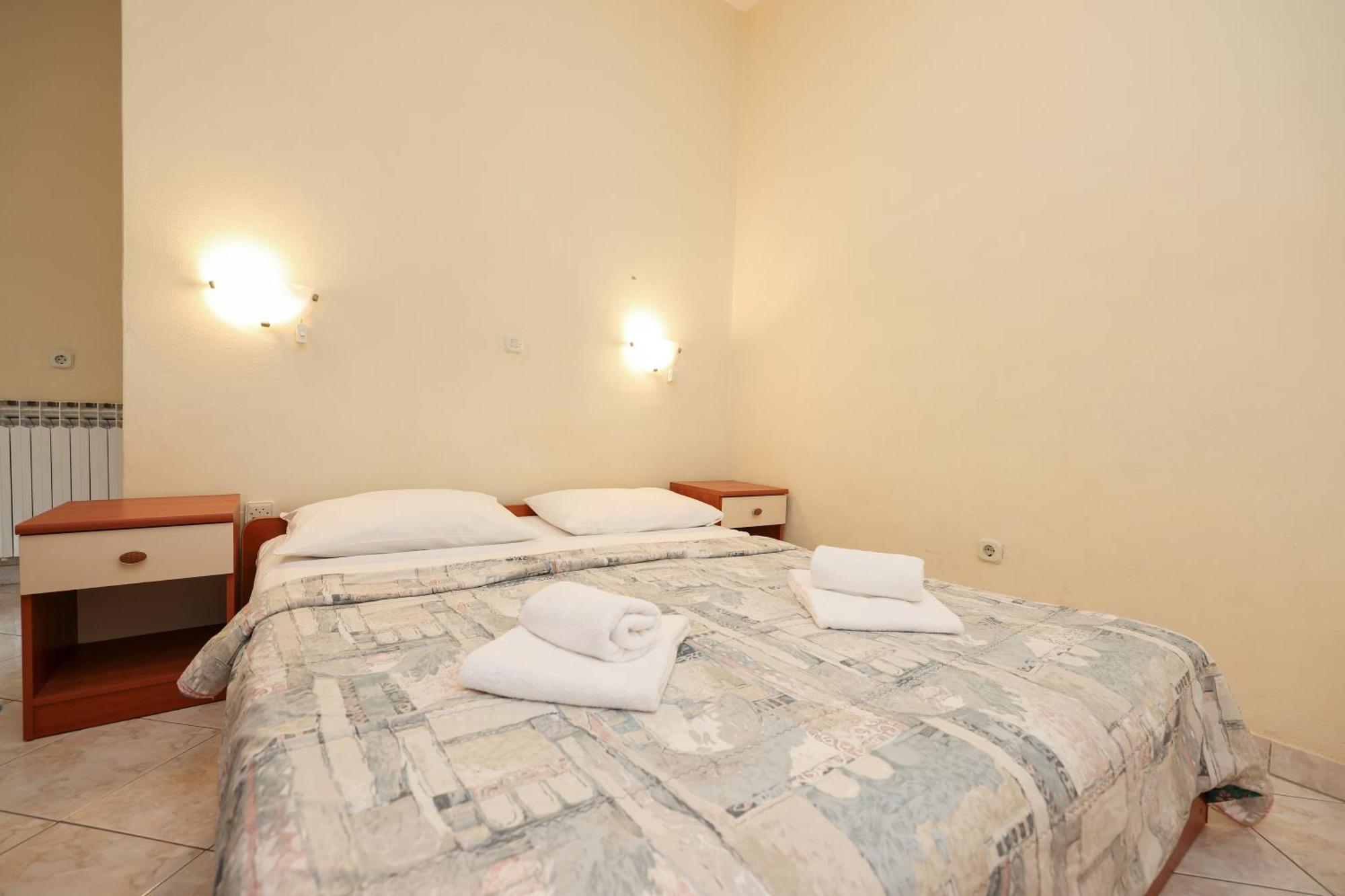 Beachfront Apartments Jermen Sukosan Bagian luar foto