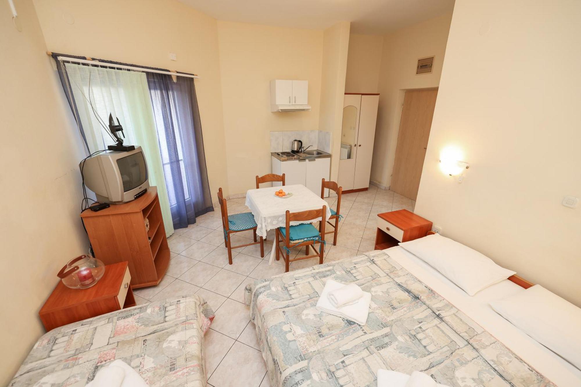 Beachfront Apartments Jermen Sukosan Bagian luar foto