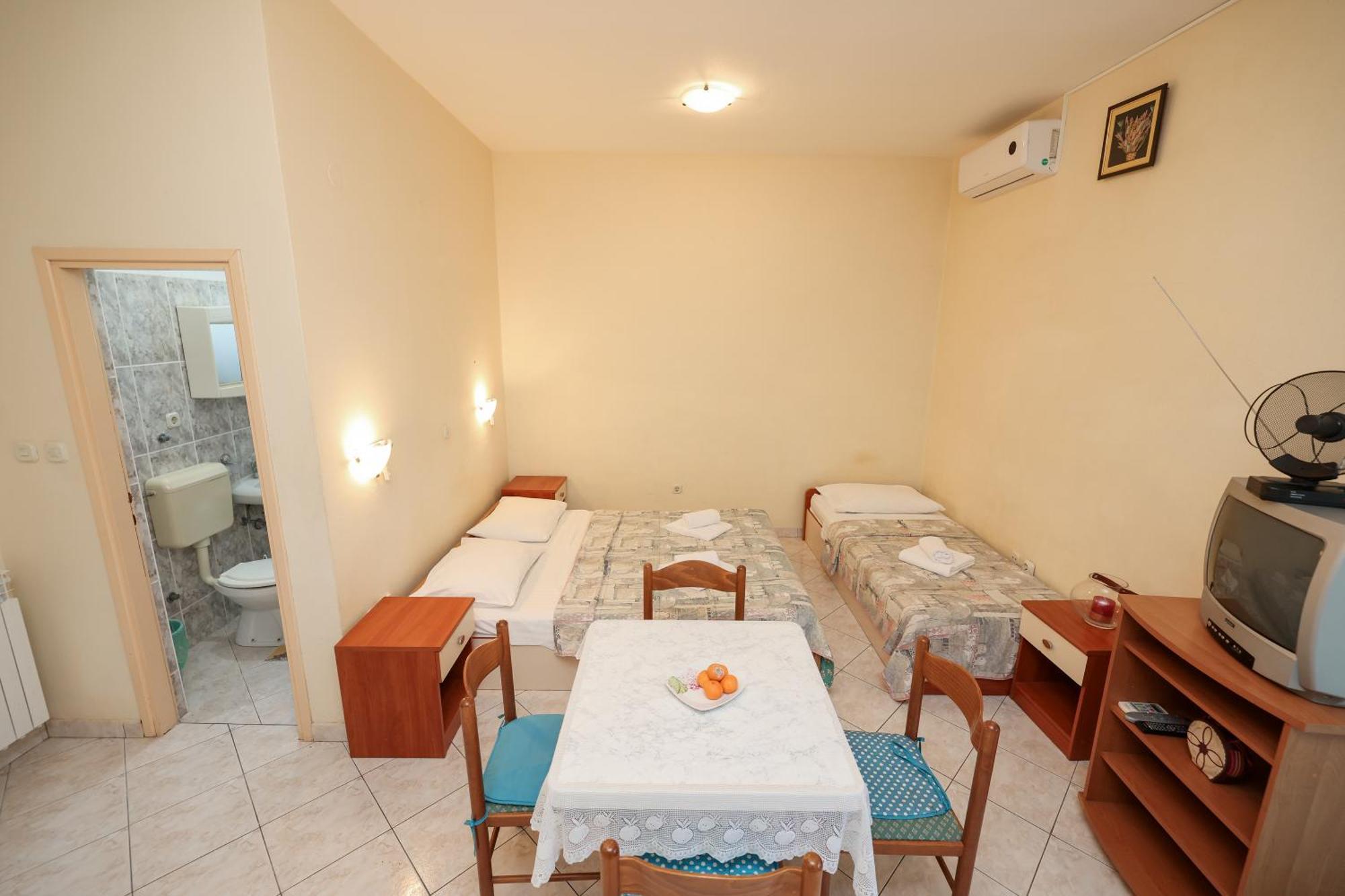 Beachfront Apartments Jermen Sukosan Bagian luar foto